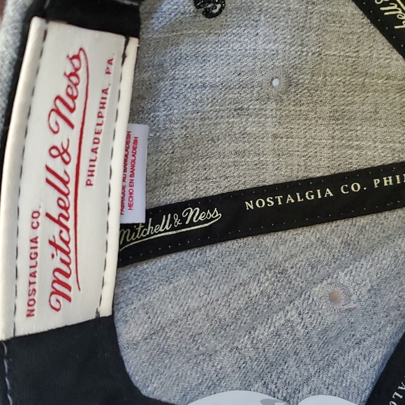 Men Gray/Red/White Chicago Bull Snap Back Hat - Picture 5 of 7